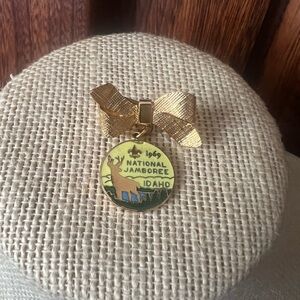 Boy Scouts of America Vintage 1969 National Jamboree Idaho Bow Gold Tone Pin